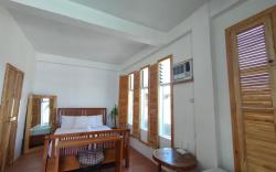Absolute Beachfront Studio with Kitchen & Balcony