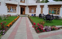 Hotel  Kurja House 