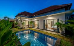 Alica- Canggu + Brand NEW Villa + HUGE Pool + PS5