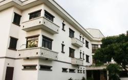 Three Arms (Carlson Hotel)