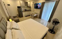 (3) Modern studio near SM Lipa/King bed & Sofa bed