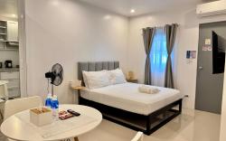 Modern studio near SM Lipa /Queen bed (1)
