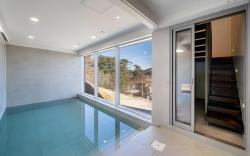 Taean Oaten Pool Villa