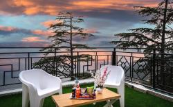 THE SUNSET ABODE SHIMLA 4BR WITH VALLEY VIEWS