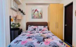 * *2 Contemporary Comfort
