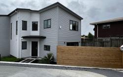 Modern House by the Reserve (1)