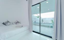 Exclusive Luxury Villa  Modern