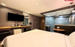 Box Hotel