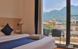 The Blue Jay Hostel - Dorms & Rooms Hotel