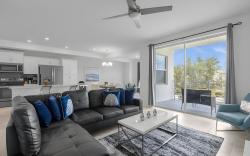 Bedrooms 2 Bathrooms Storey Lake 4751-207 CT