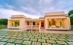 Glen Castle Vagamon by VOYE HOMES