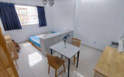 Phòng ban công và có sân thượng lớn