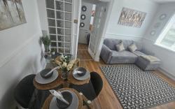 Stylish St Albans City Appt - sleeps upto 6 people