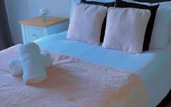 The Ridgmont-St Albans-High Street- Near Luton Airport -Train Station-Balcony
