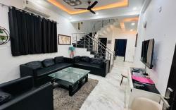 Comfy Stayz 4BHK Villa in Amrapali Leisure Valley