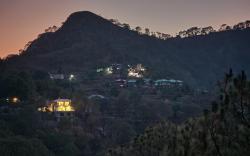 Pihu’s Nest: Tranquil Retreat with Valley Views