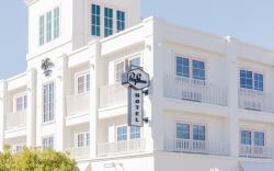 Bay Shores Peninsula Hotel