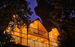 Kukoo's Nest | Cottage with Balconies and Garden