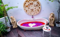 Flower Moon Villa Lovely Hideaway near city center