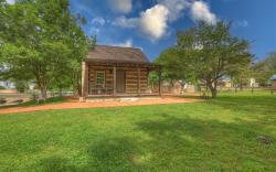 Town Creek Cabin Walk to Main St