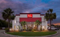 Econo Lodge Inn & Suites