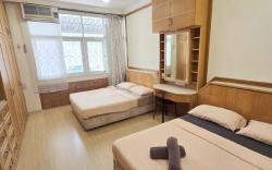 Georgetown Near Gurney Plaza (Room 4)