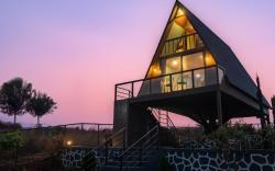 StayVista at Peak & Paddle with Lake View