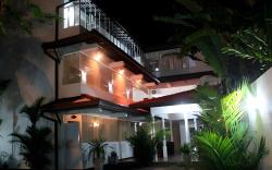 Tharusha Holiday Inn