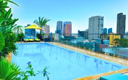 Happy Life Grand Hotel & Sky Bar