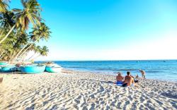 EVA HUT Mui Ne Beach Hostel