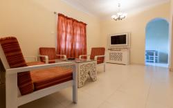 RoomzAway 3104: Pool, Kitchen, Wi-Fi, Pet-Friendly