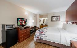 Red Roof Inn & Suites Calhoun