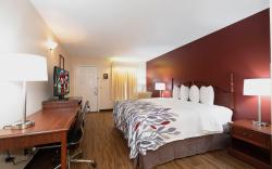 Red Roof Inn & Suites Calhoun