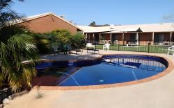 Ashleigh Court Motor Inn and Cabins