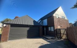 Airport Retreat: 4BR 8 Guests