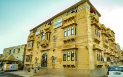 Hotel Marina Mahal