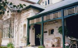 Water Bay Villa Bed and Breakfast