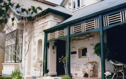 Water Bay Villa Bed and Breakfast