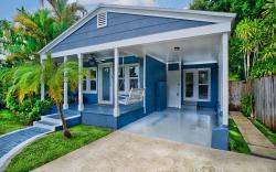Fabulous Bungalow w/Outdoor Eden mins from Beach