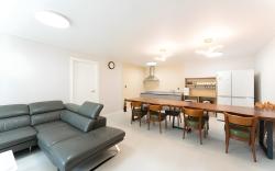 Full Room Detached Pension