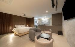 Suwon Hound Hotel