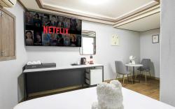 Yeongdeungpo Theme Hotel