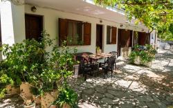 Paradeisos Flatlet with Garden View