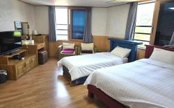 Cheonjeyeon Hotel Suite Room