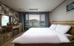 Cheonjeyeon Hotel Suite Room