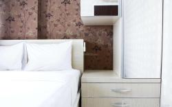 Pool View 2BR Mutiara Bekasi Apartment By Travelio