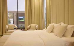 HighRise - Luxury Studio with Outdoor Sitting Area