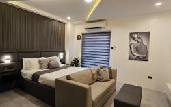 Modern Smart Studio Unit: Bachelor’s Paradise