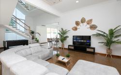 Tanjung Bungah 5BR Villa w pool 20pax