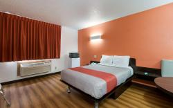 Motel 6 Davenport, IA
